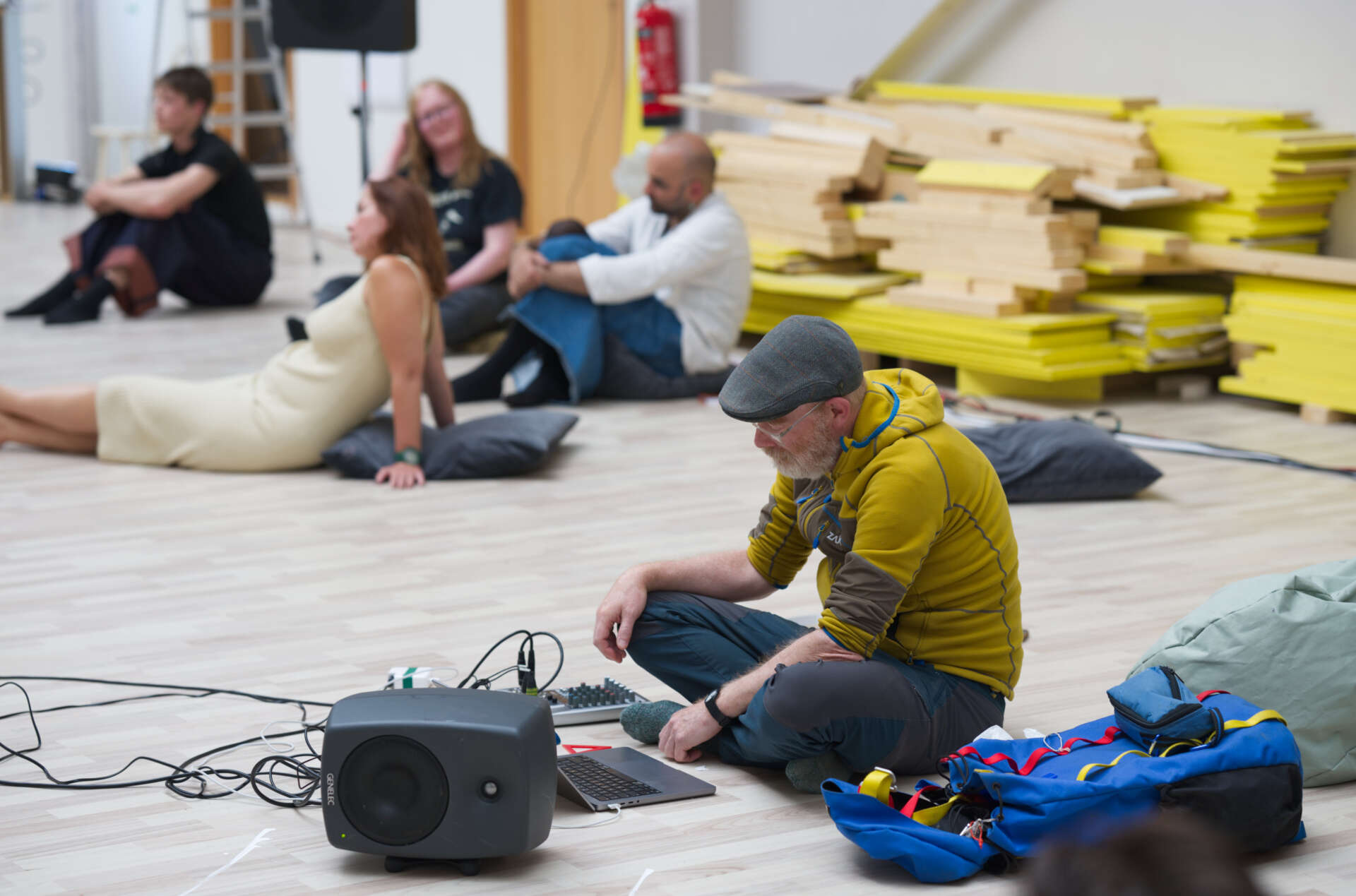 Performance med Mark Fell og Rian Treanor, foto: Sasha Azanova
