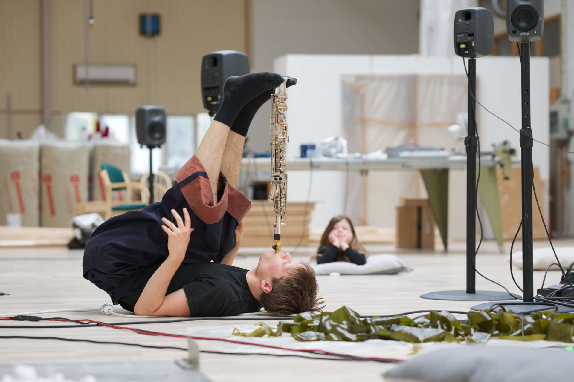 Performance med Mark Fell og Rian Treanor, foto: Sasha Azanova